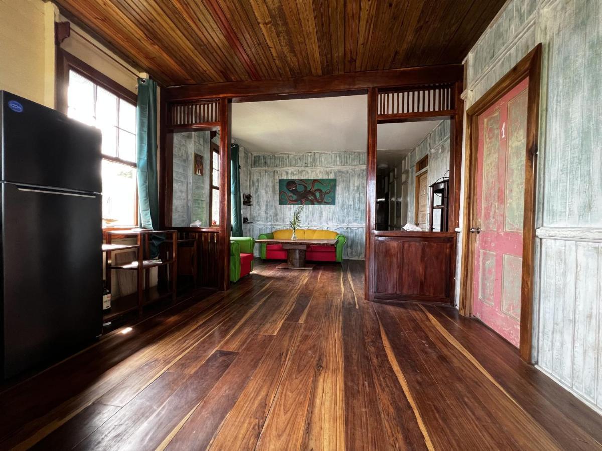 Old Bocasso Hostel Bocas del Toro Buitenkant foto